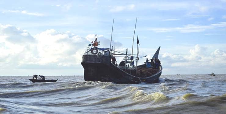fishing_trawler_in_bangladesh marine fish bangladesh